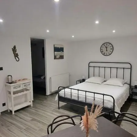 Chez Fina فندق مبيت وإفطار آث